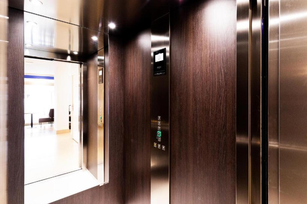 Le Val D'Or & Le Theatre Ξενοδοχείο Suresnes Εξωτερικό φωτογραφία